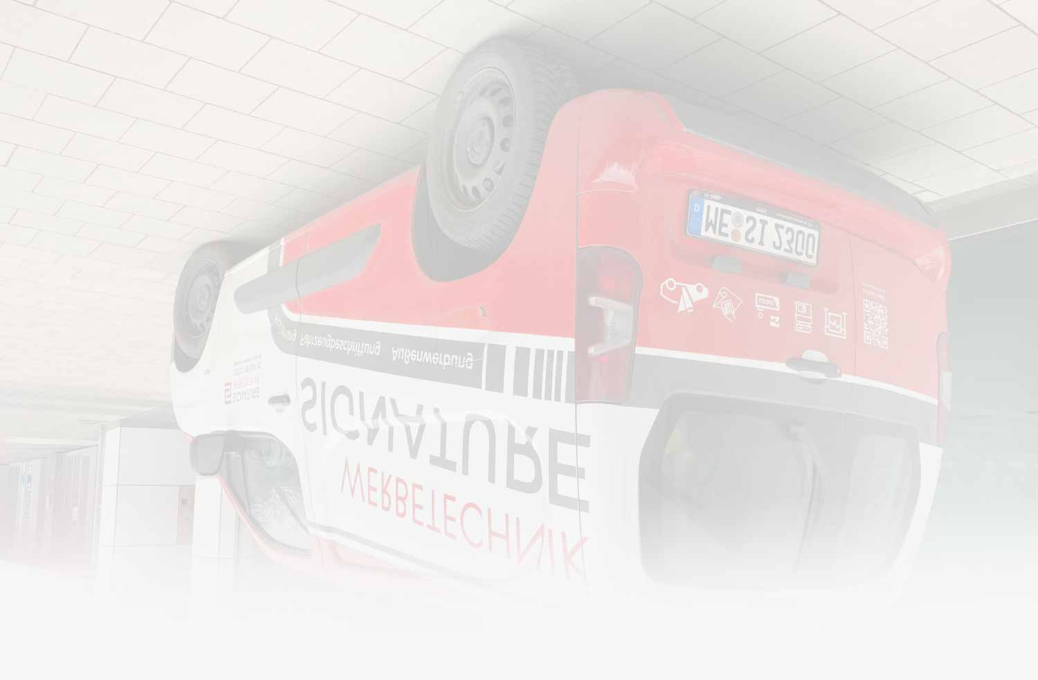 SIGNATURE Werbetechnik Montage City-Flitzer gespiegelt